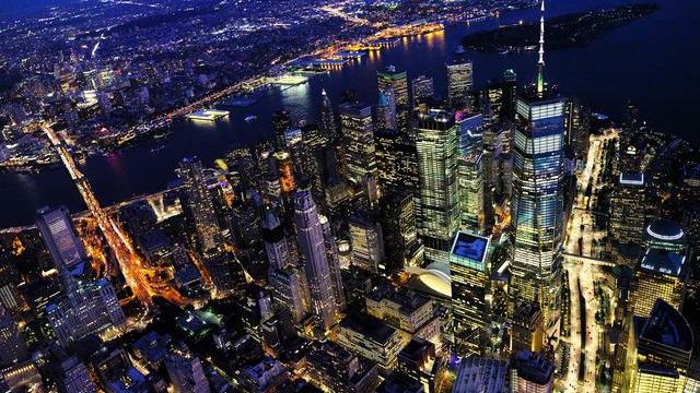 新片宣发物料里出现两版主演名字，其中一版只在海外海报上留过